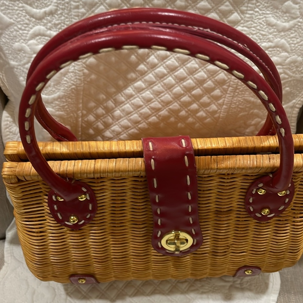 Just a cute straw bag with red leather accents... Fun for fall!๐๐๐ - Picture 3 of 11